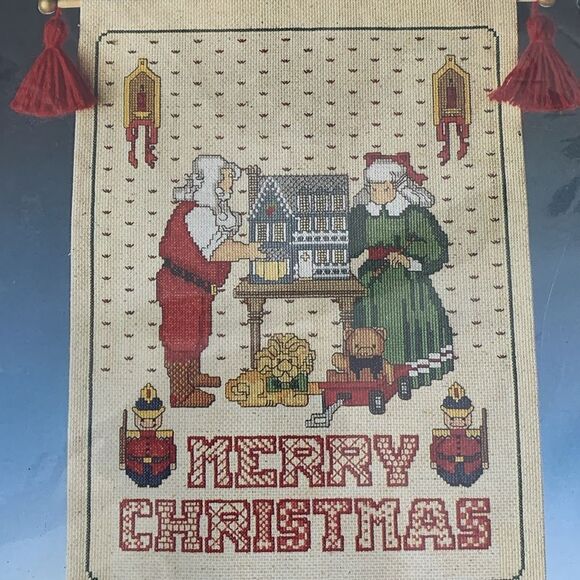 Bucilla Christmas Counted
Cross-Stitch Advent Calendar Kit Mr
& Mrs Claus 82564 - Picture 11 of 14